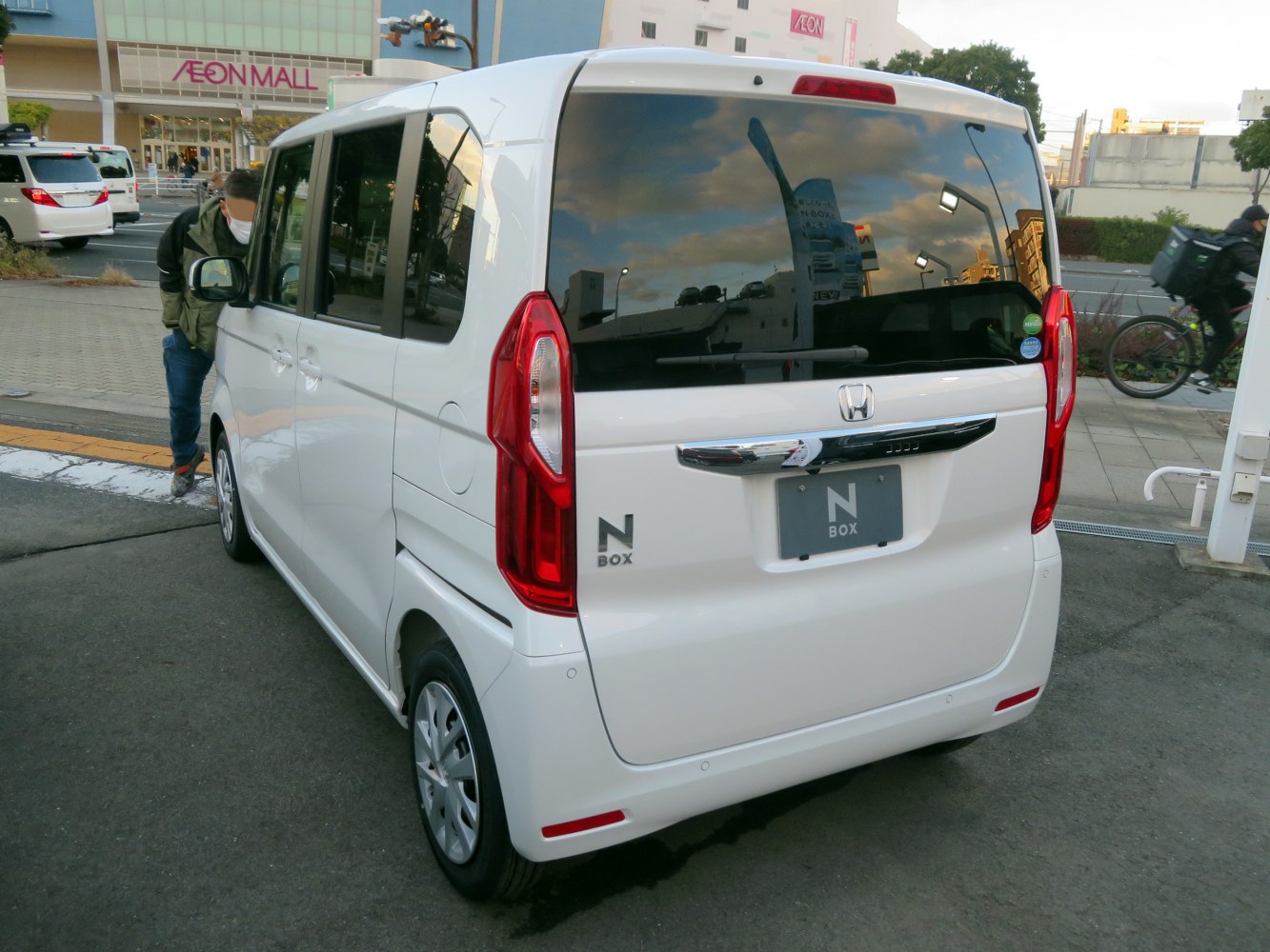 Honda N-Box 0.7 T (64 Hp) 4WD CVT