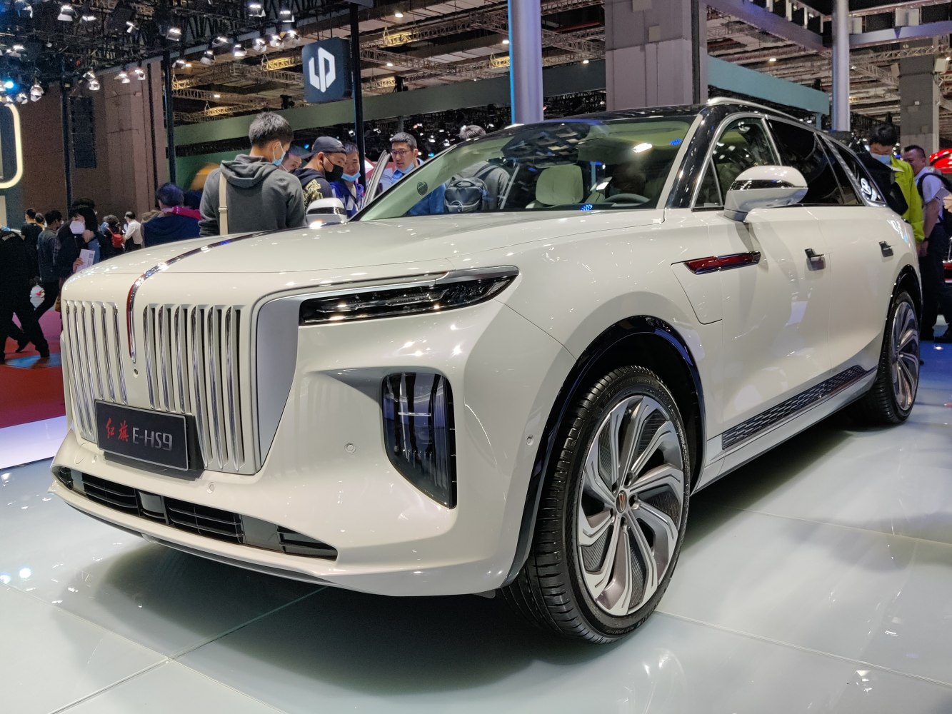 Hongqi E-HS9 84 kWh (435 Hp) AWD 7 Seat