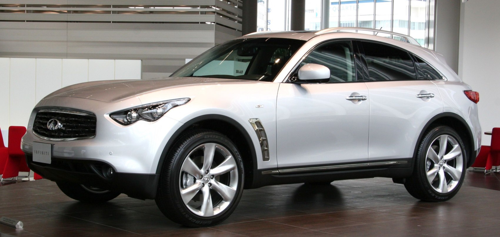 Infiniti FX 35 V6 (303 Hp)