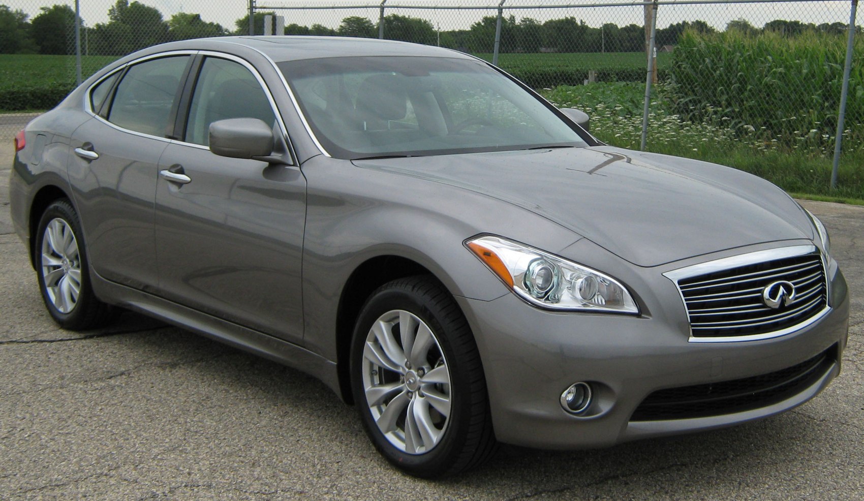 Infiniti M