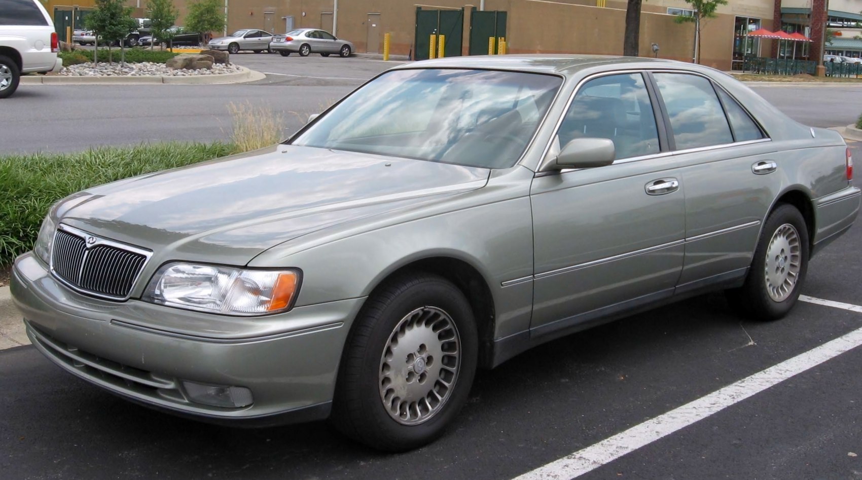 Infiniti Q45 4.1 i V8 32 (269 Hp)