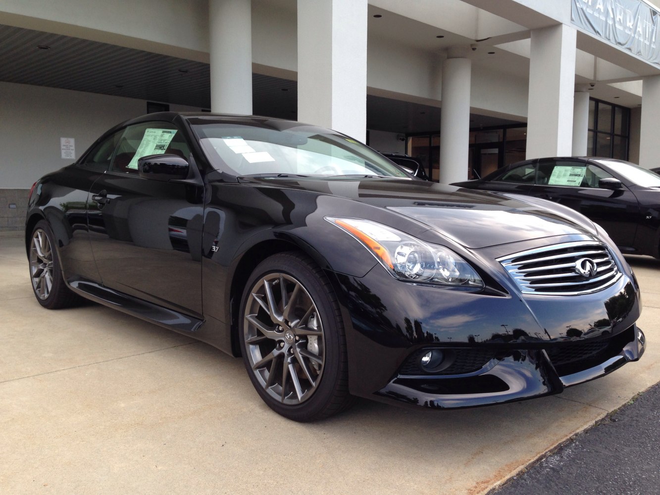 Infiniti Q60 IPL 3.7 V6 (348 Hp) Automatic