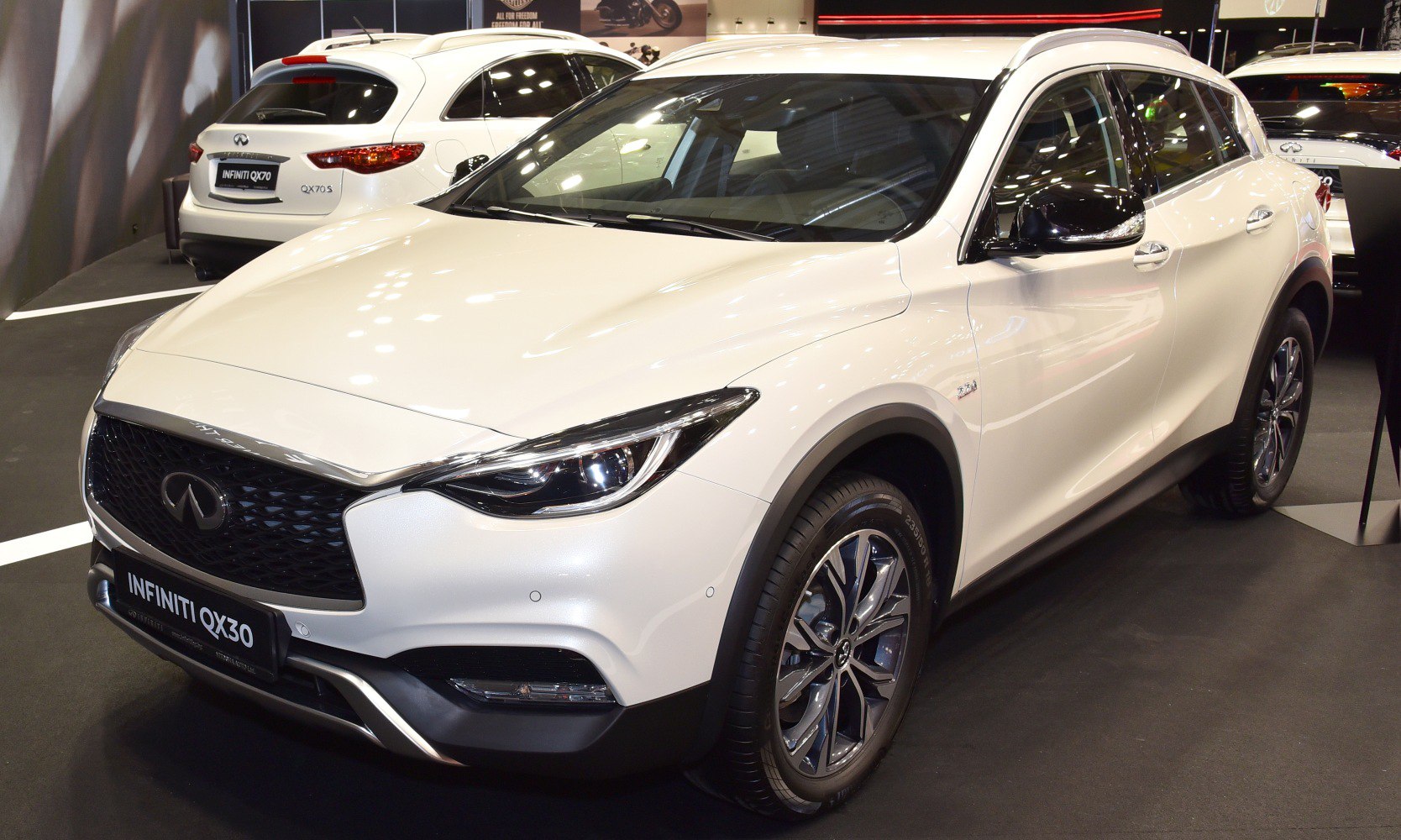 Infiniti QX30