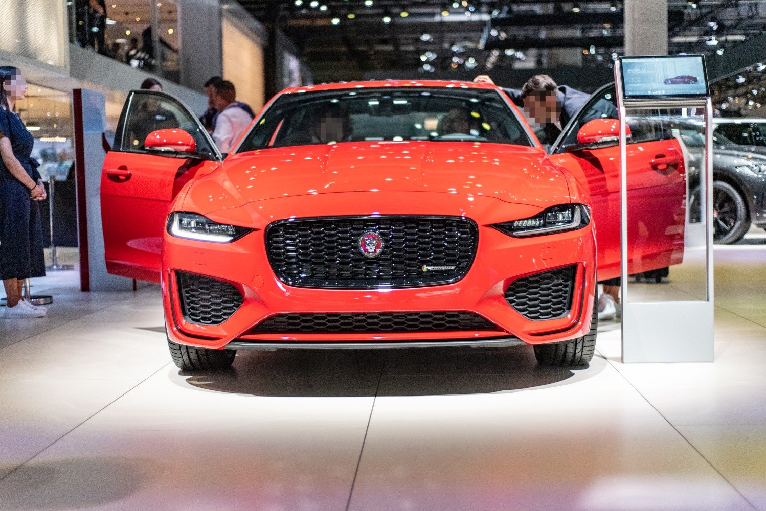 Jaguar XE P250 (250 Hp) Automatic