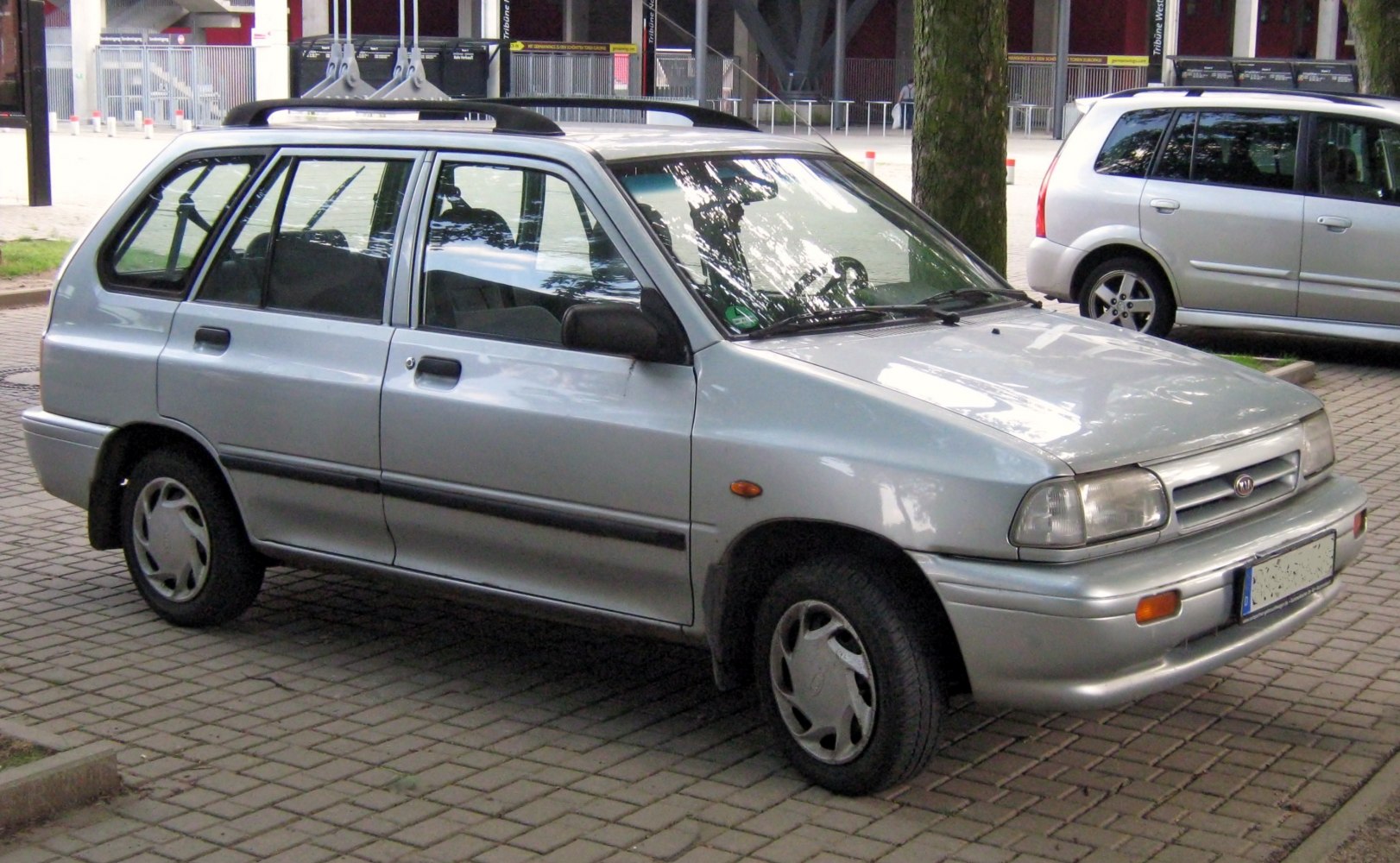 Kia Pride 1.3 i (64 Hp)