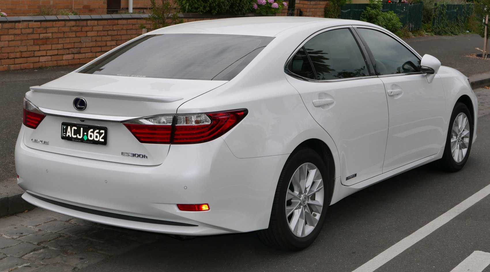 Lexus ES 300h (200 Hp) Hybrid e-CVT