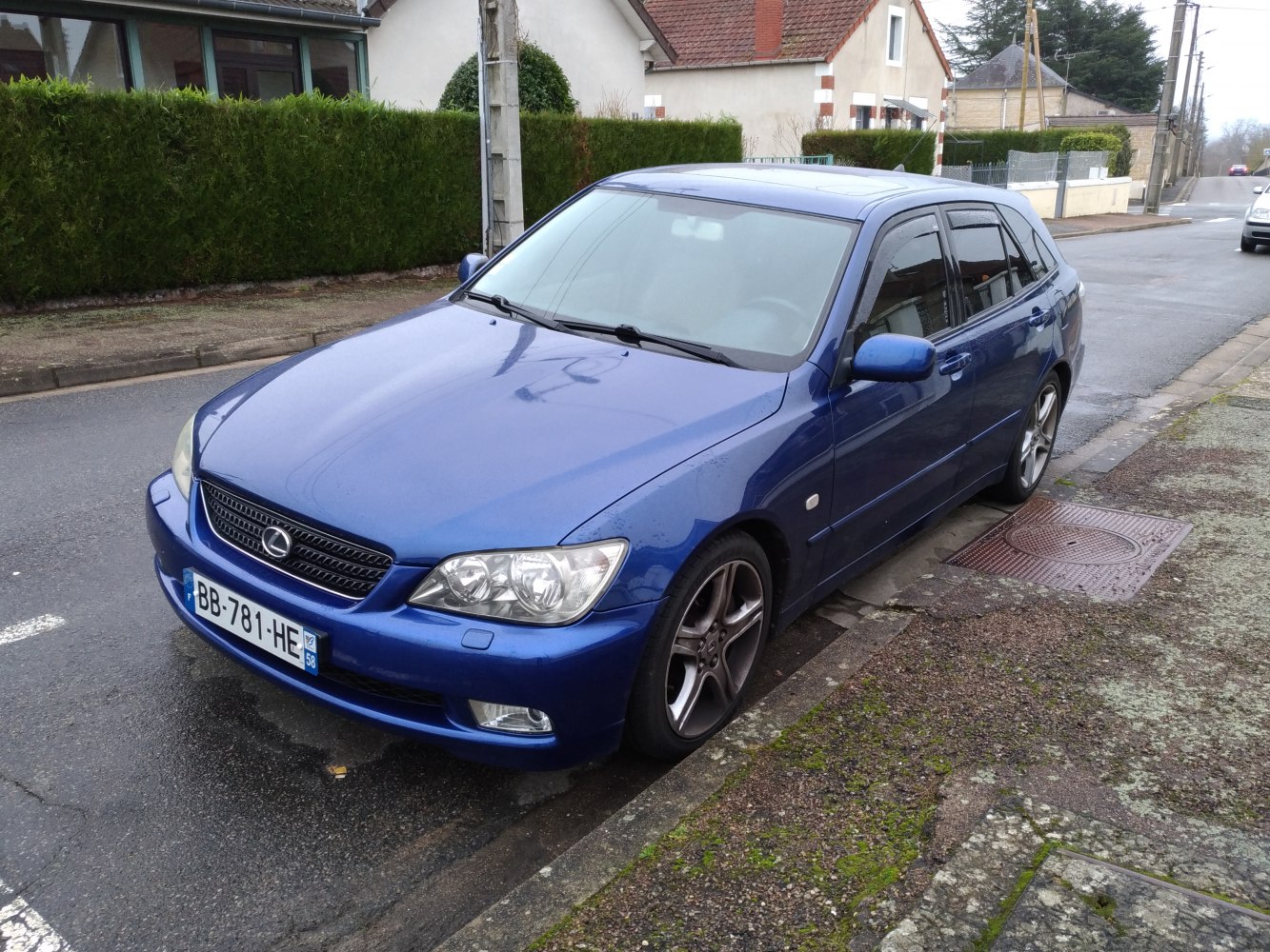 Lexus IS 300 (214 Hp)