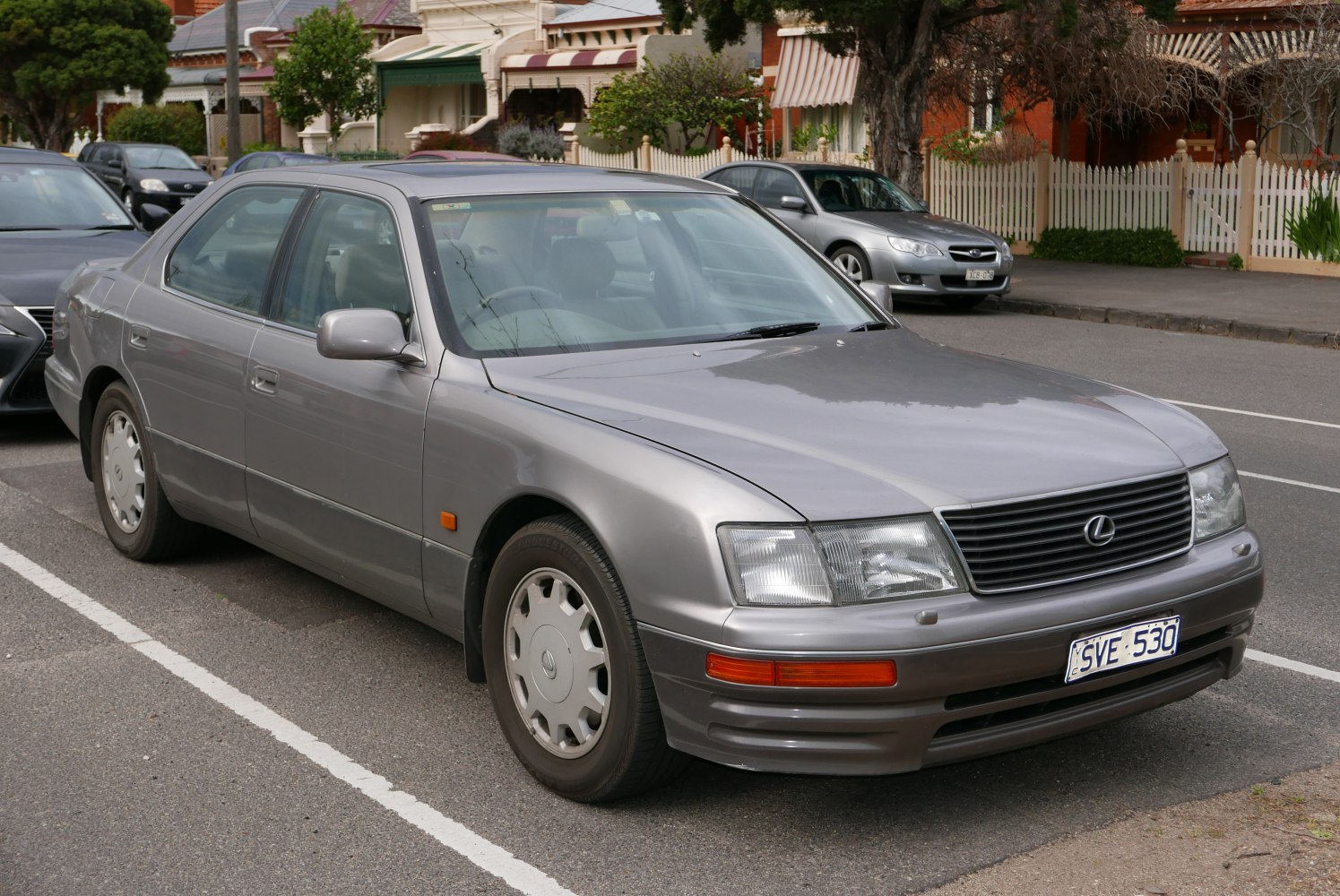 Lexus LS 400 V8 (264 Hp) Automatic