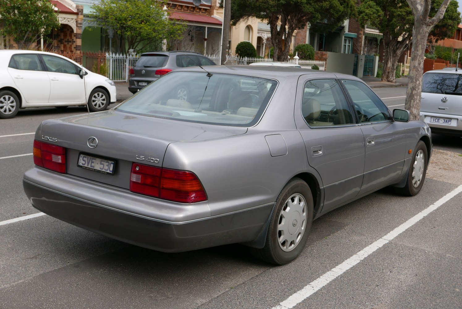 Lexus LS 400 V8 (264 Hp) Automatic