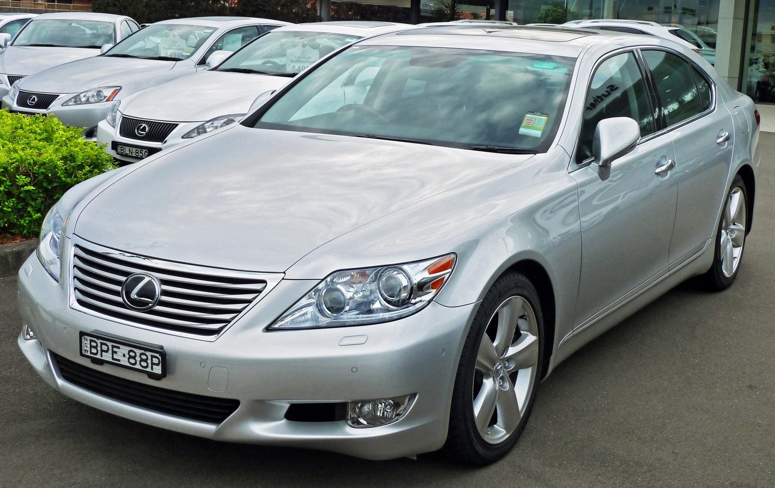 Lexus LS 460 V8 (367 Hp) AWD Automatic