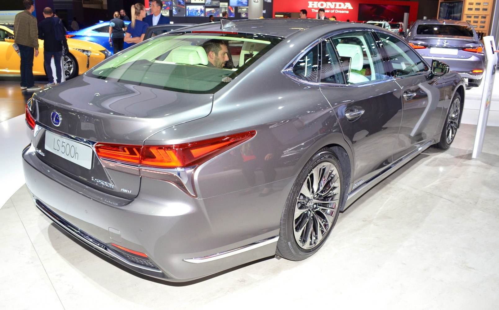 Lexus LS 500h V6 (354 Hp) Hybrid e-CVT