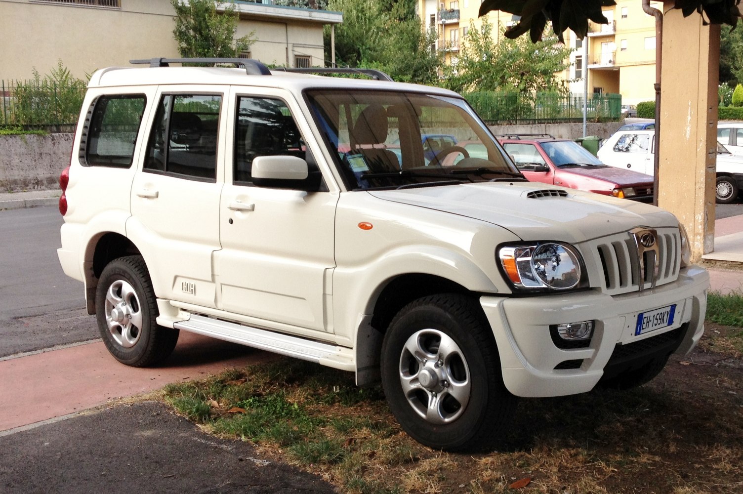 Mahindra Goa 2.5 (106 Hp)