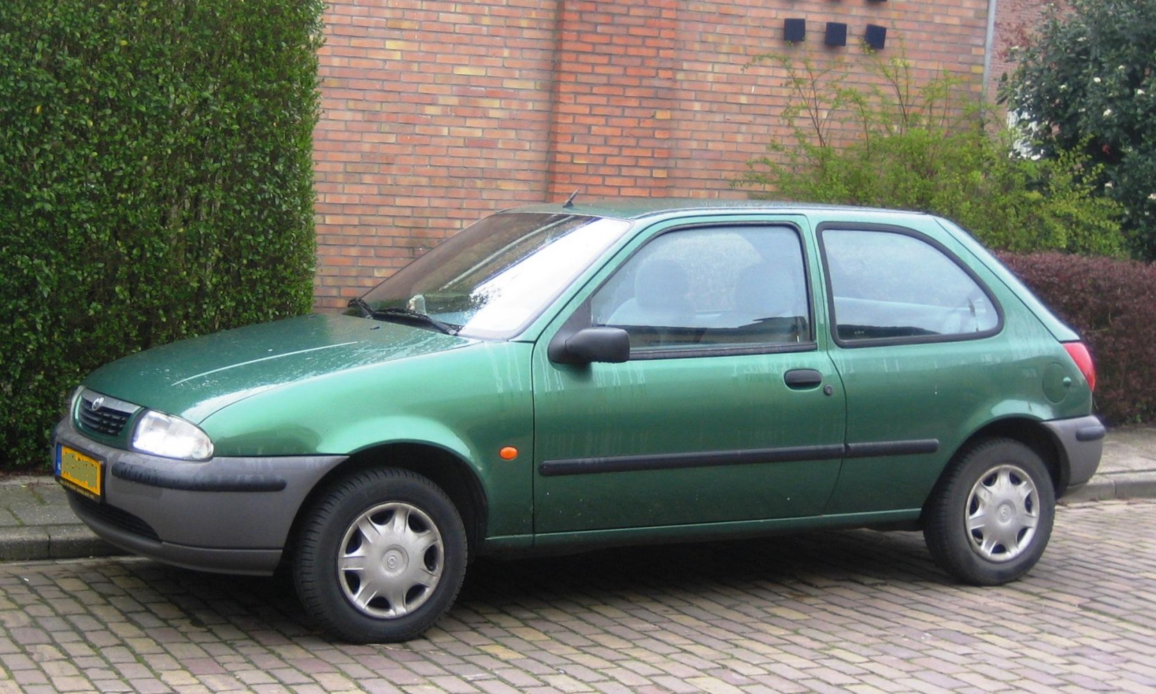 Mazda 121