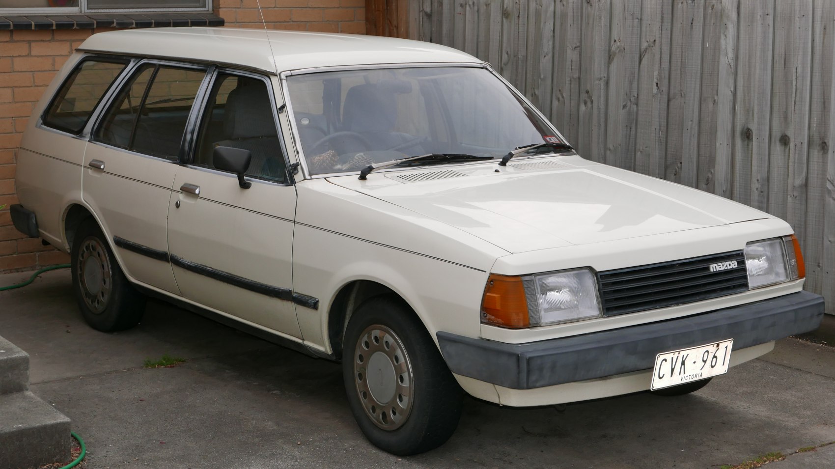 Mazda 323