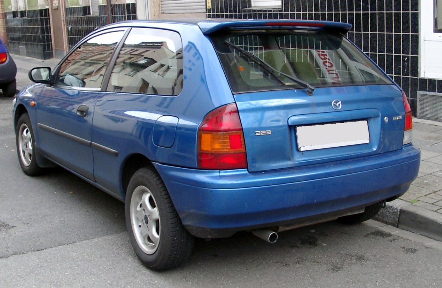 Mazda 323 1.3 i 16V (73 Hp)