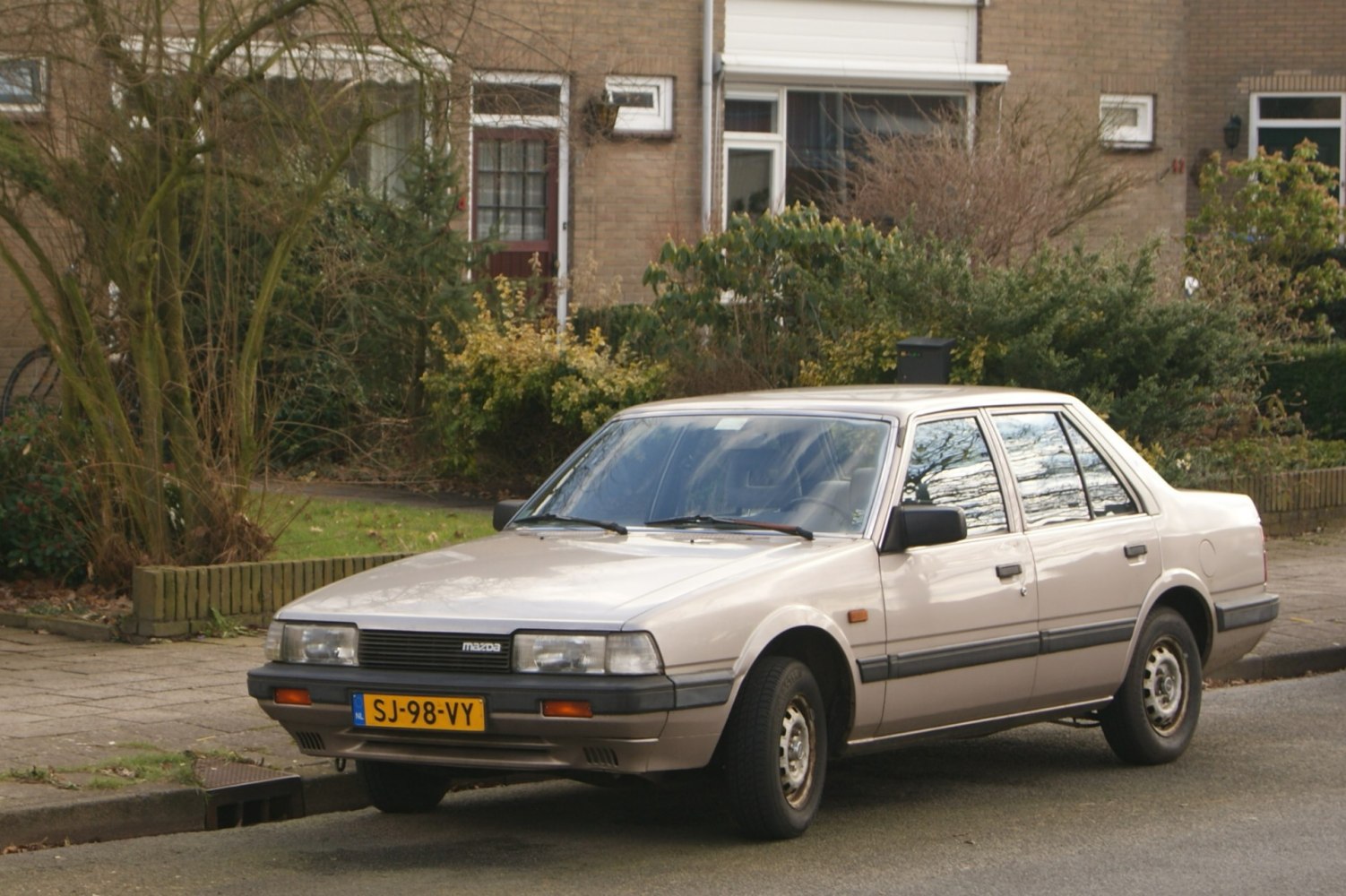 Mazda 626 1.6 (80 Hp)