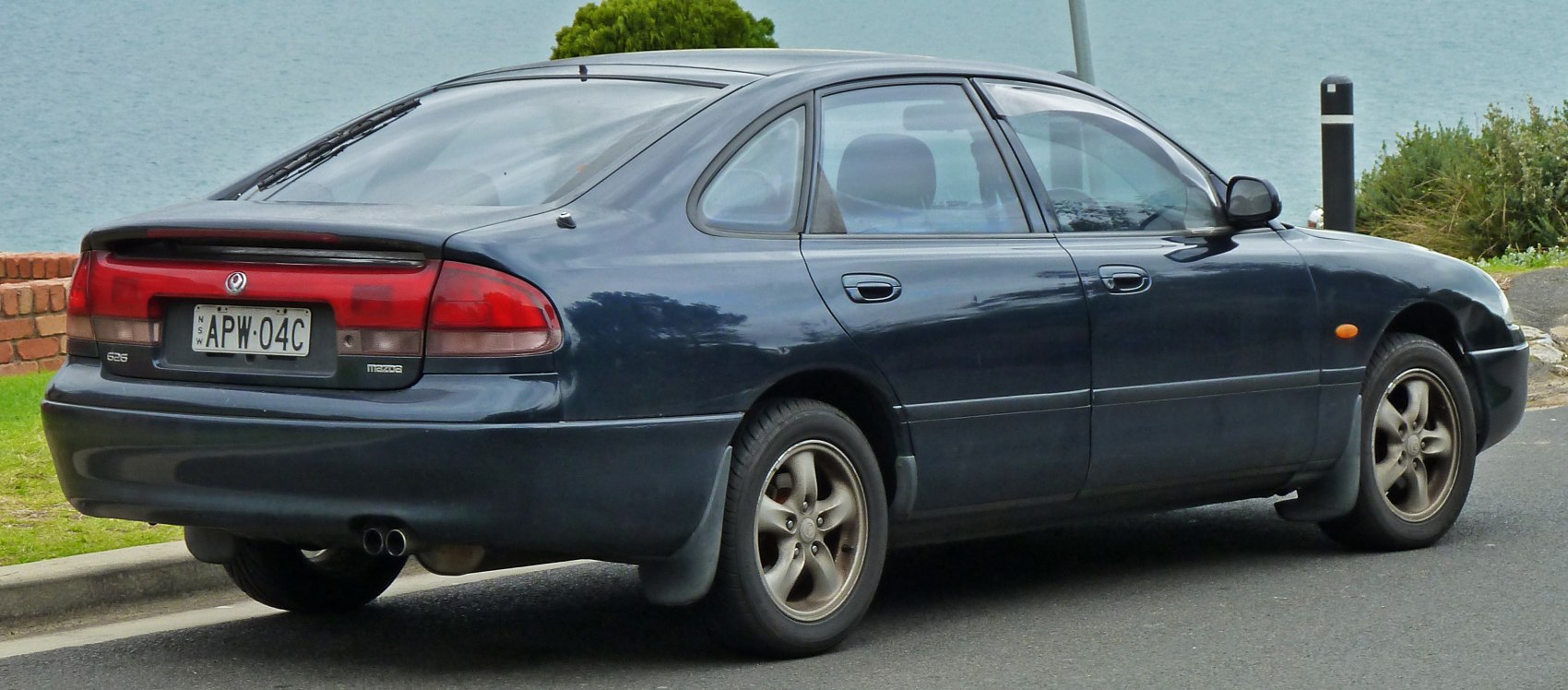 Mazda 626 2.0i (115 Hp)