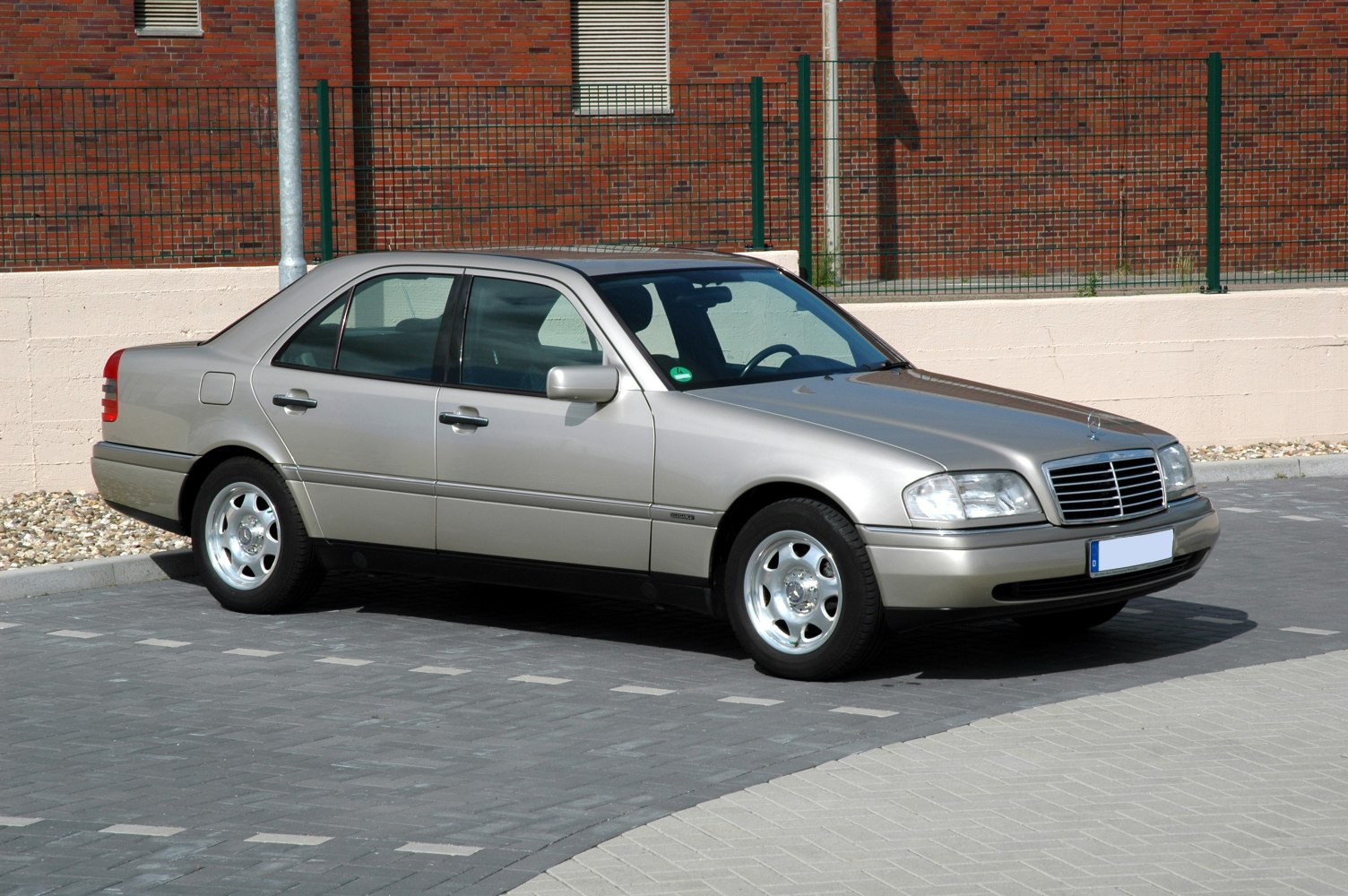 Mercedes-Benz C-class C 250 D (113 Hp)