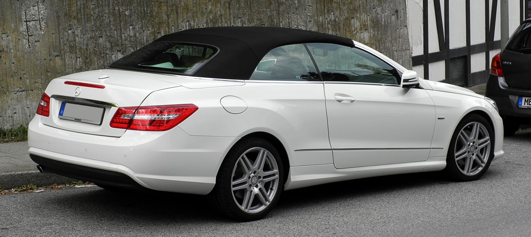 Mercedes-Benz E-class E 200 CGI BlueEFFICIENCY (184 Hp)