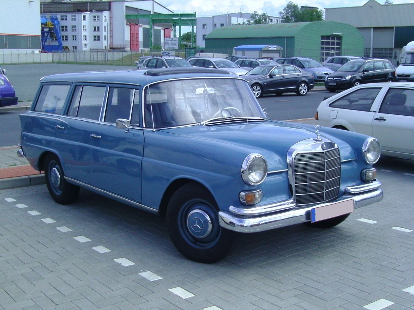 Mercedes-Benz Fintail 230 (120 Hp)