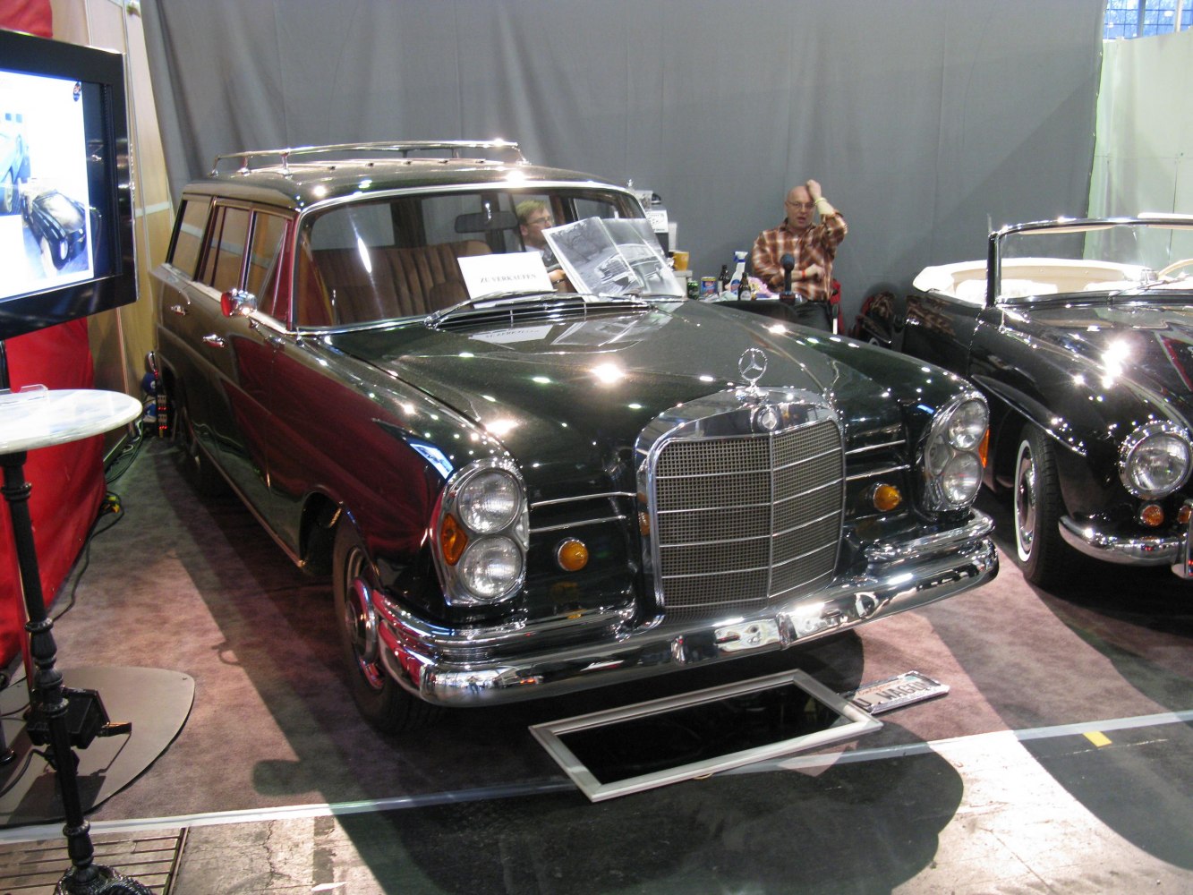 Mercedes-Benz Fintail 230 S (120 Hp) Automatic