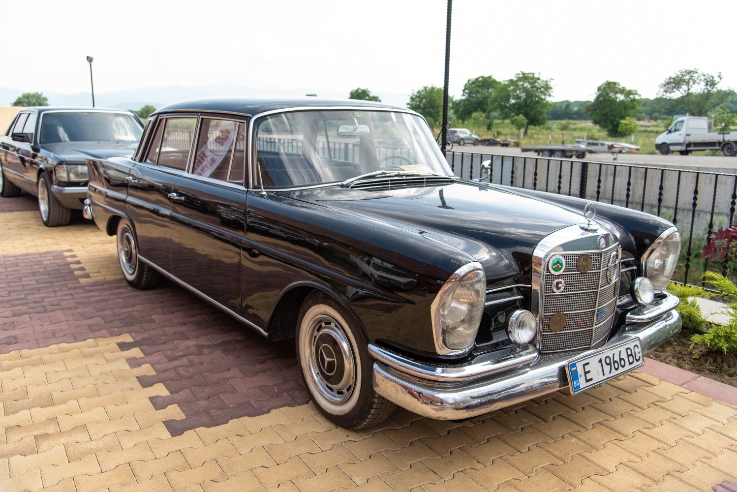 Mercedes-Benz Fintail 220 SEb (120 Hp)