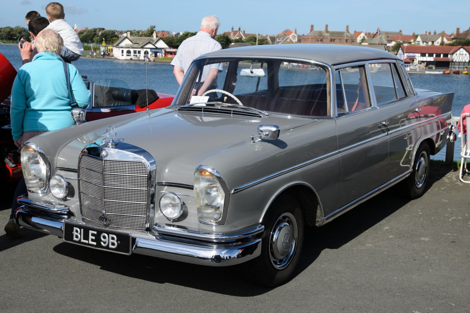 Mercedes-Benz Fintail 300 SE (160 Hp) Automatic