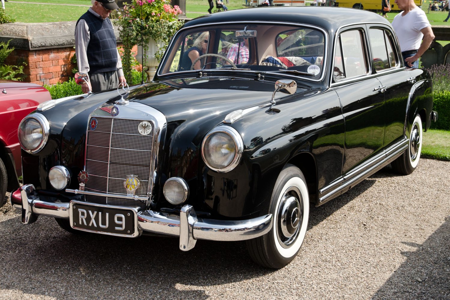 Mercedes-Benz Ponton 220 SE (115 Hp)