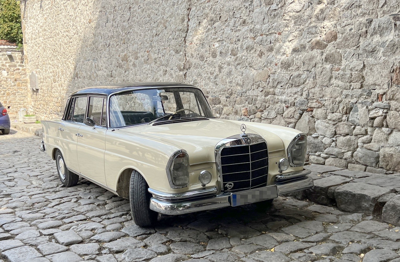 Mercedes-Benz W111 220 SEb (120 Hp) Automatic