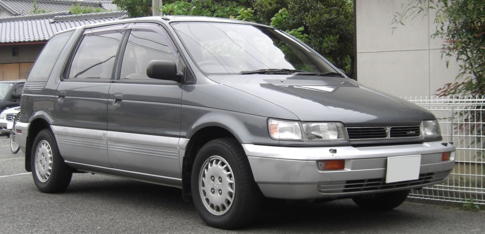 Mitsubishi Chariot 2.0 i 16V 4WD MX (135 Hp)