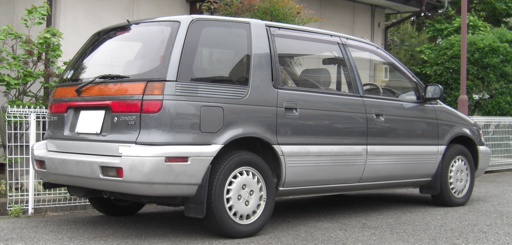 Mitsubishi Chariot 2.4 i 16V Super MX (145 Hp)