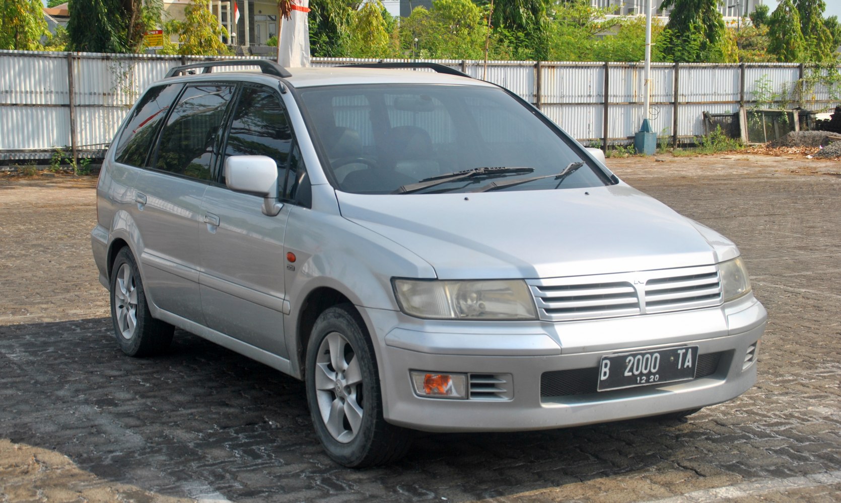 Mitsubishi Chariot 2.3 i 16V GDI SE (165 Hp)