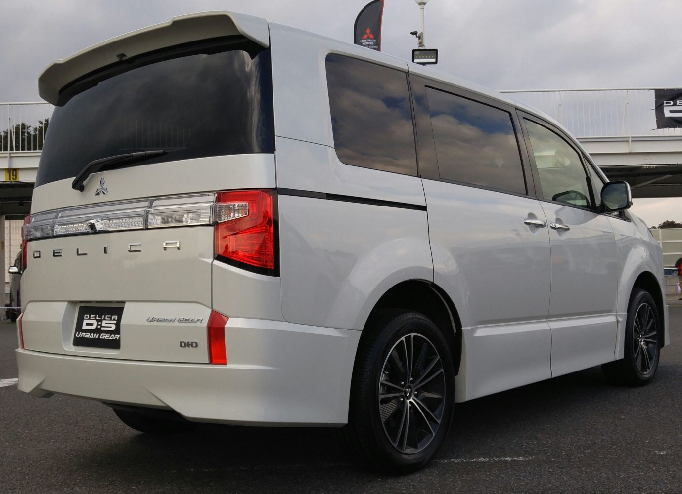 Mitsubishi Delica 2.3 DI-D (145 Hp) 4WD Automatic 8 Seat