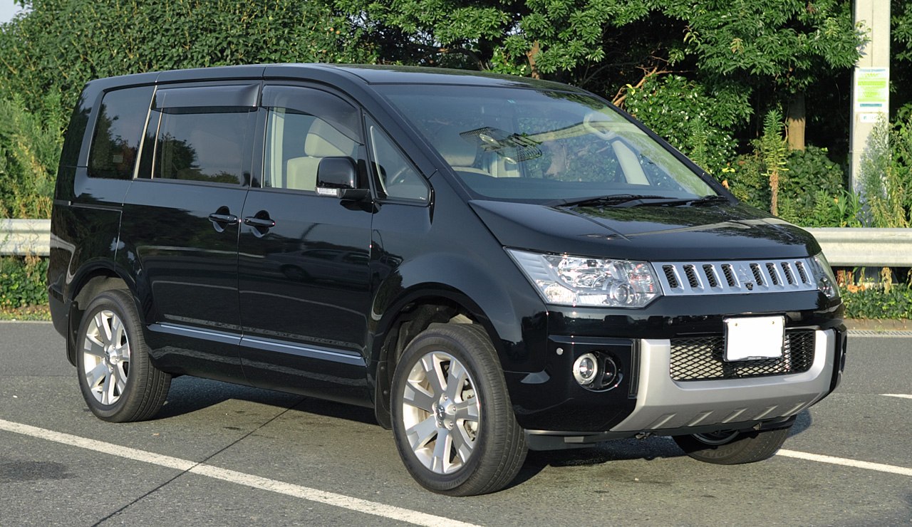 Mitsubishi Delica 2.4 4WD (170 Hp)