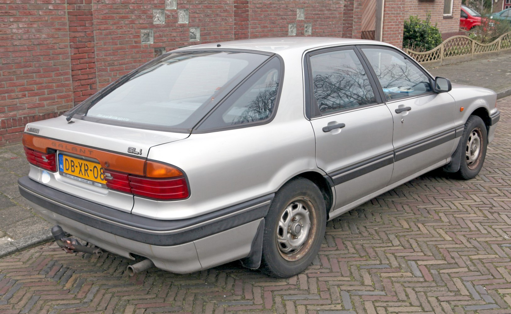 Mitsubishi Galant 1.8 (E32A) (90 Hp)