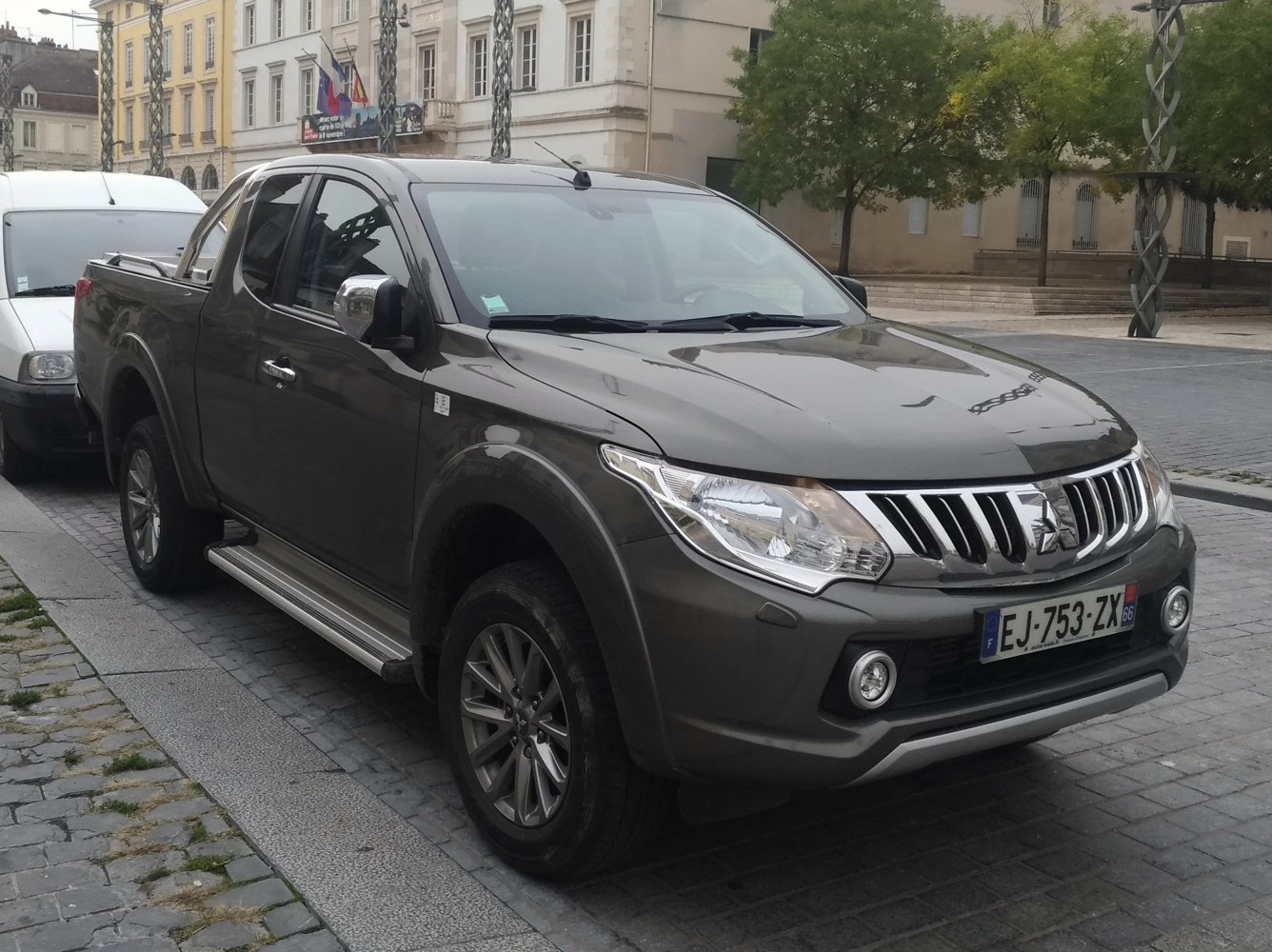 Mitsubishi L200 2.4d (154 Hp) 4WD