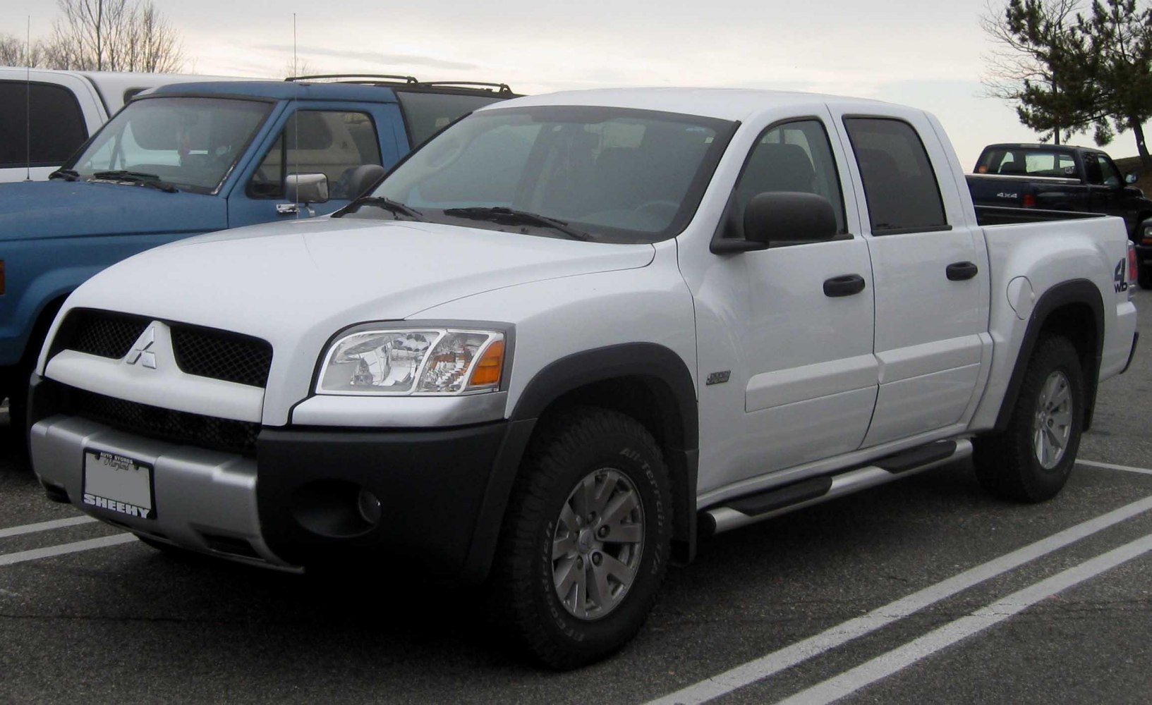 Mitsubishi Raider 3.7 LS V6 (210 Hp)