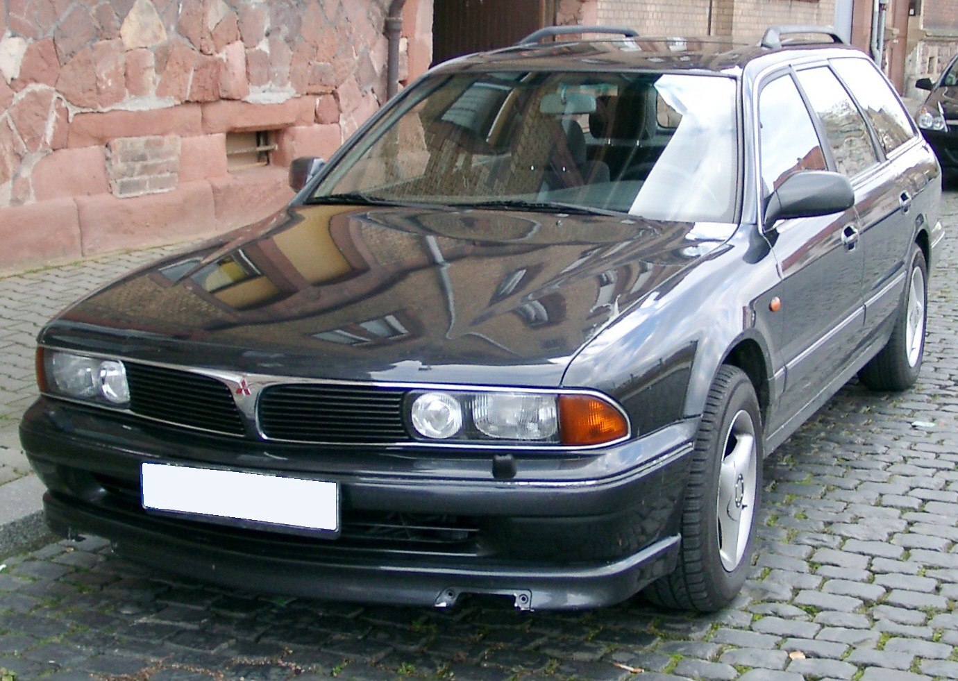 Mitsubishi Sigma 3.0 V6 (177 Hp) Automatic