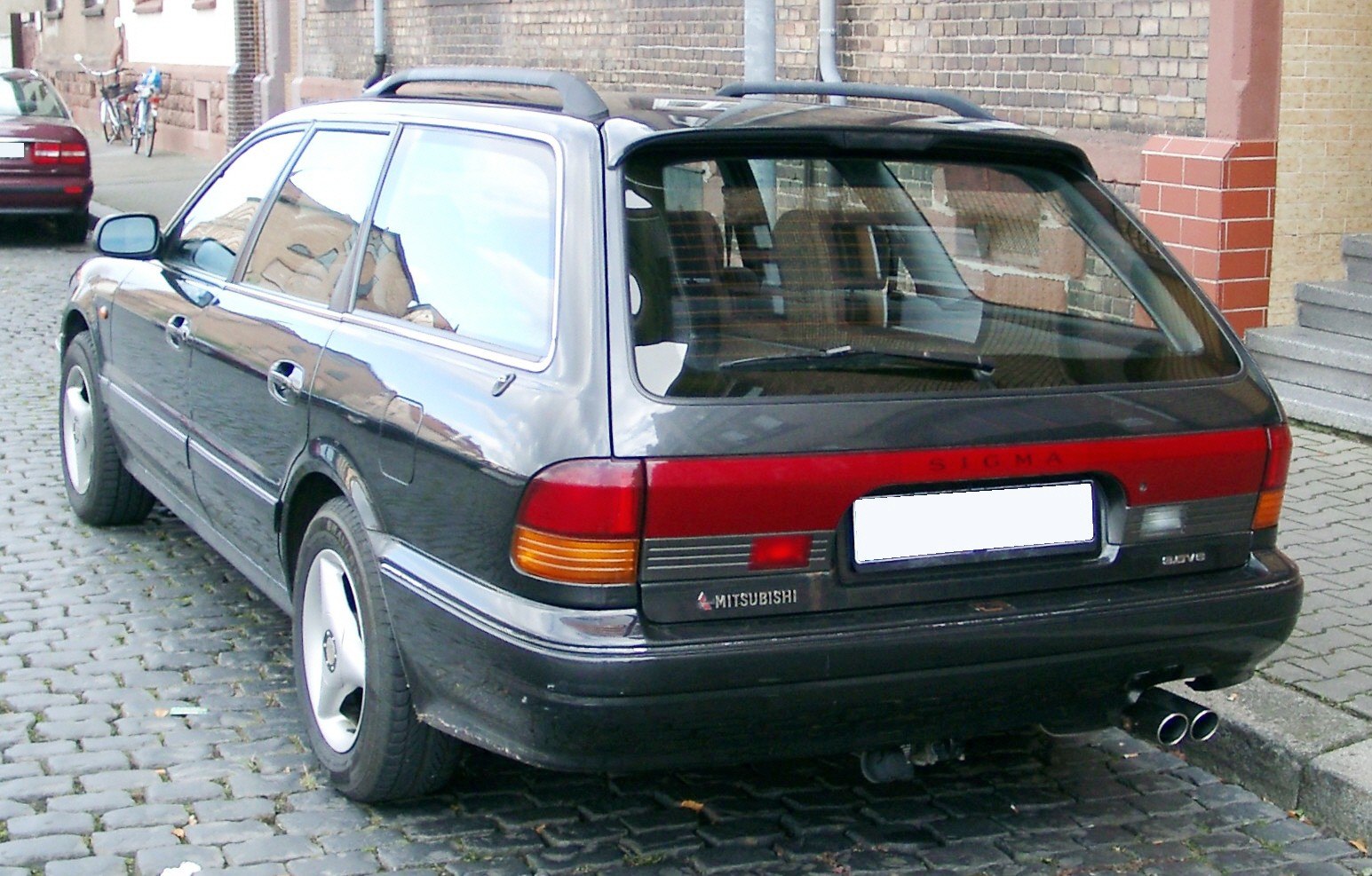 Mitsubishi Sigma 3.0 V6 (177 Hp) Automatic