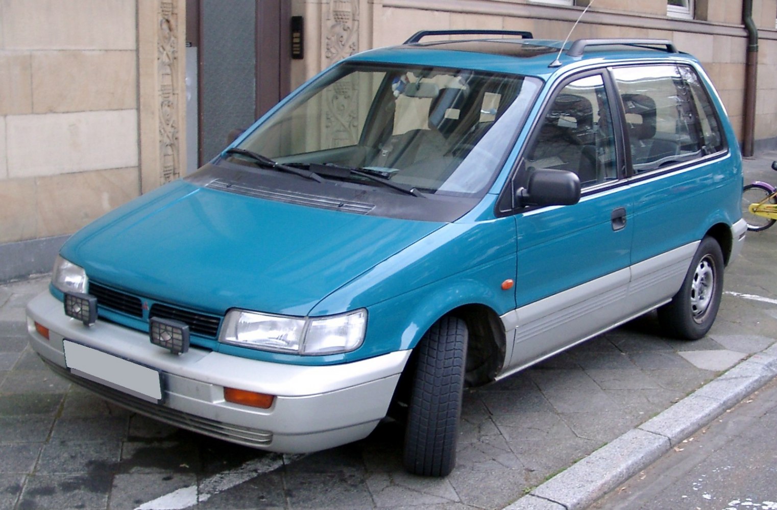 Mitsubishi Space Runner 1.8 (N11W) (122 Hp)