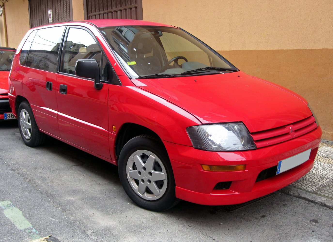 Mitsubishi Space Runner 2.0 (136 Hp)