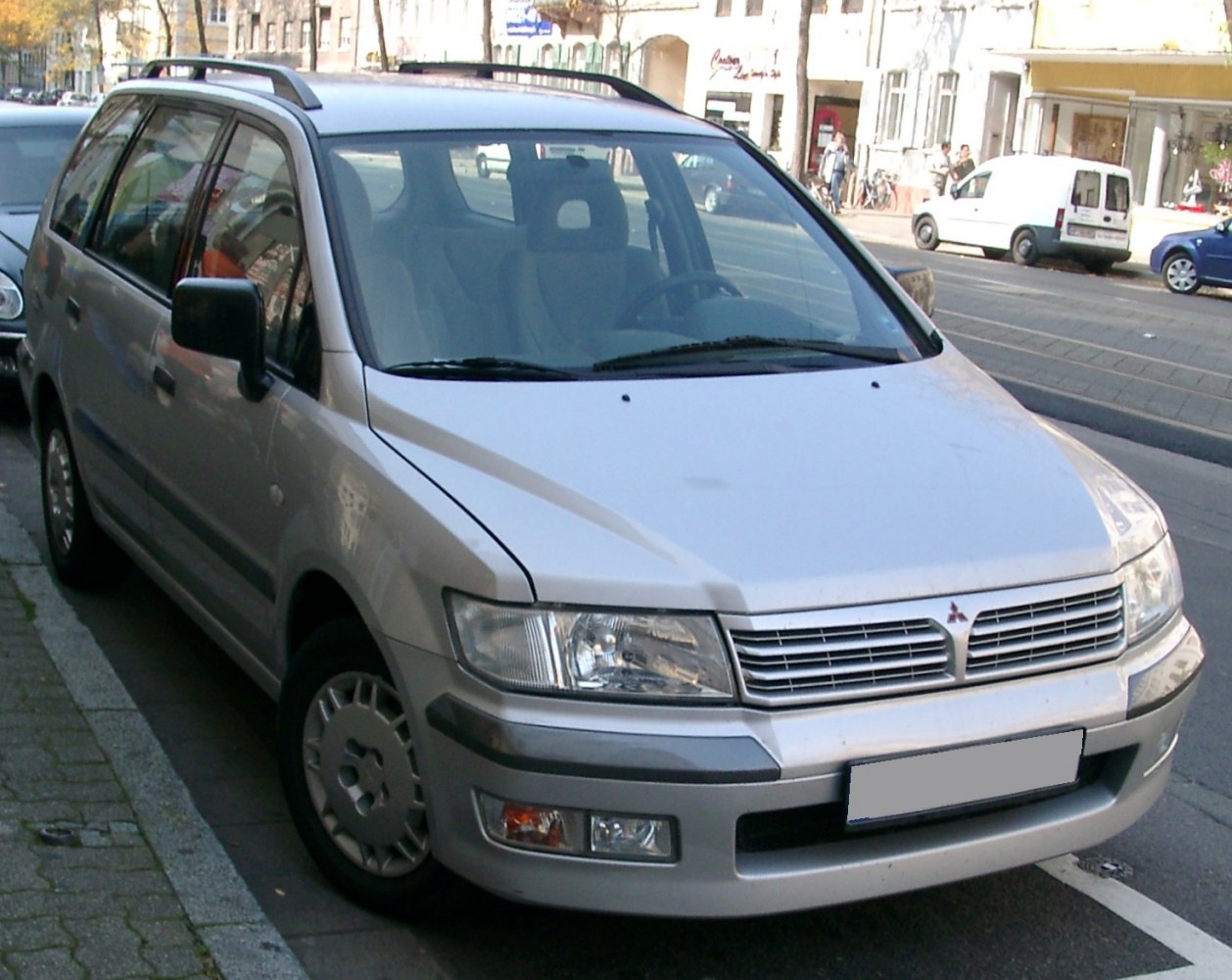 Mitsubishi Space Wagon 3.0 GDi 24V (215 Hp)