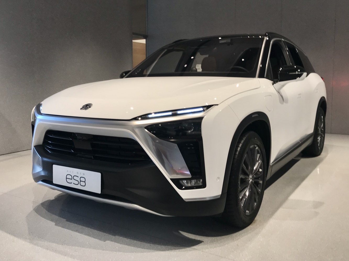 NIO ES8