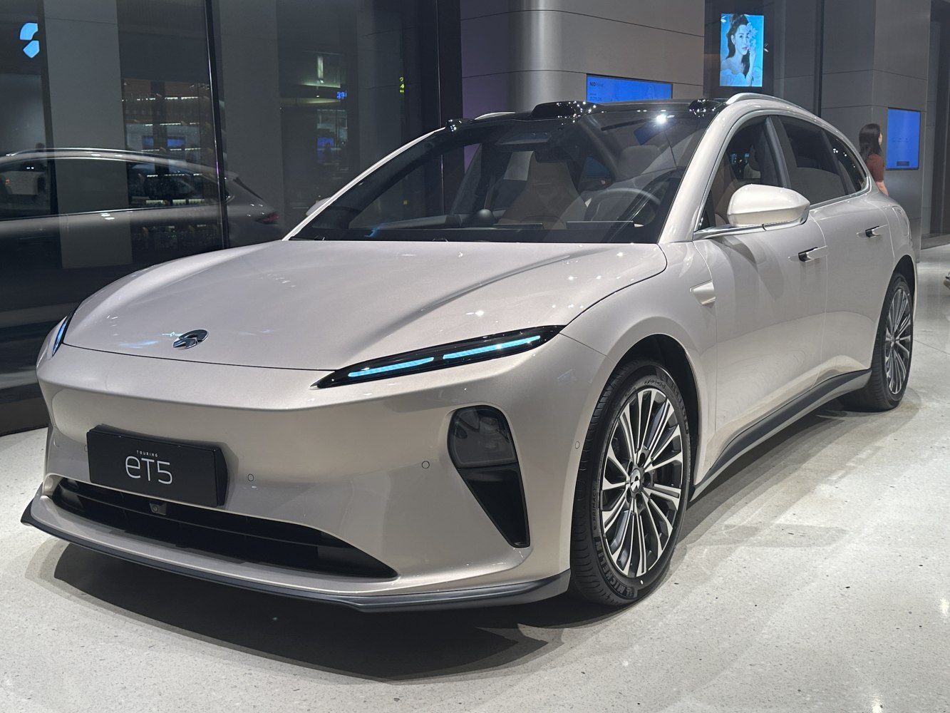 NIO ET5