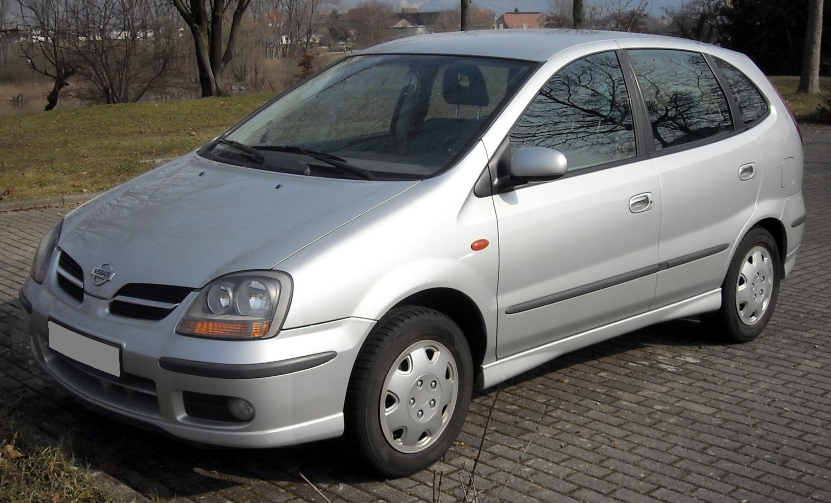 Nissan Almera