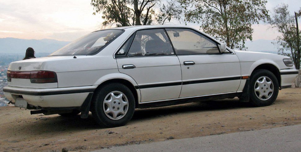 Nissan Bluebird 1.8i (88 Hp) Automatic