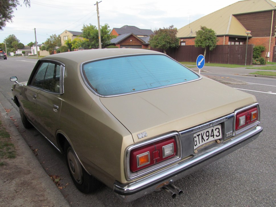 Nissan Laurel 2.4 (113 Hp)