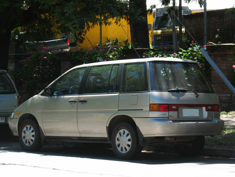 Nissan Prairie 2.0 4WD (91 Hp)