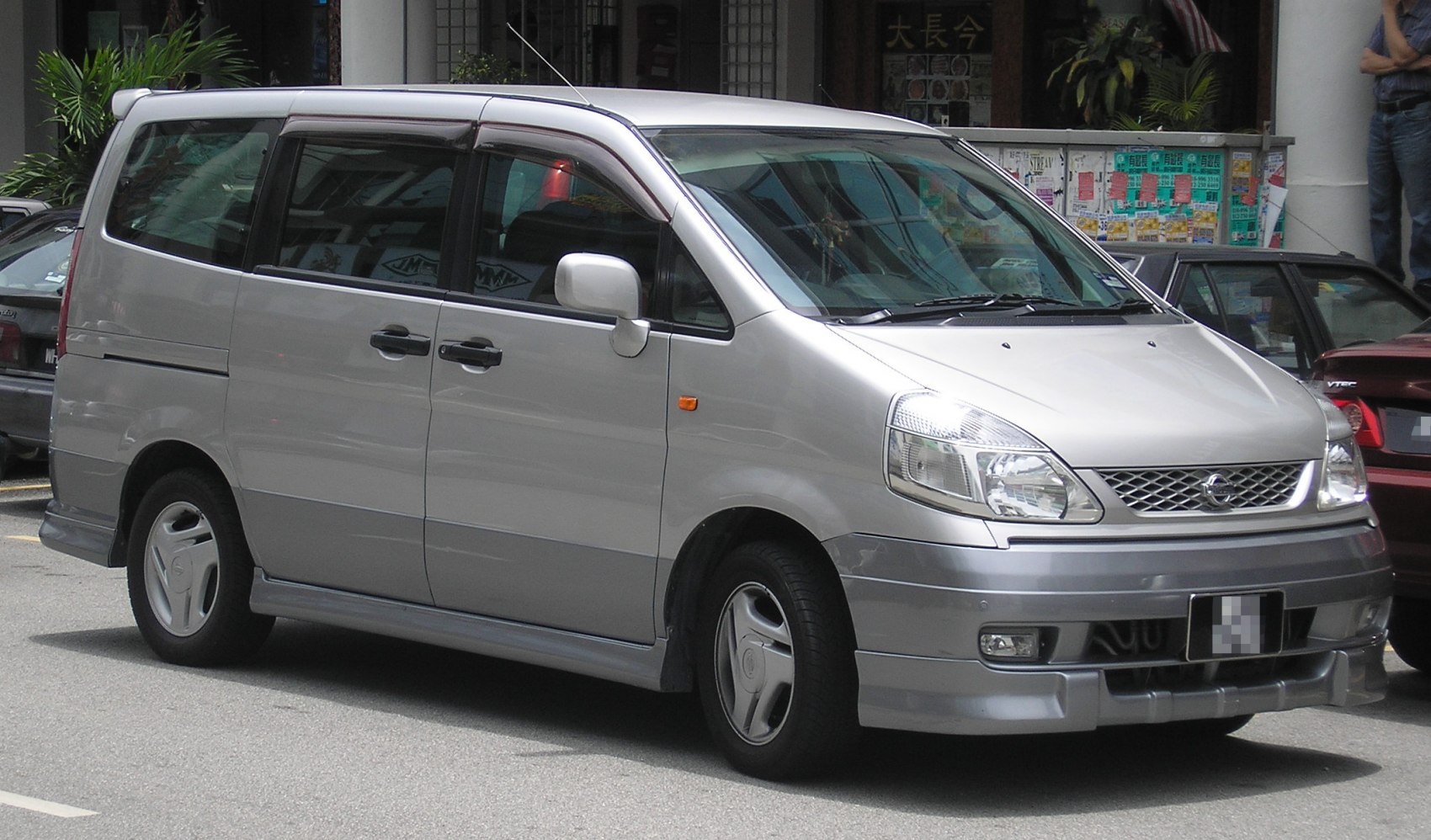 Nissan Serena 2.0 16V (145 Hp)