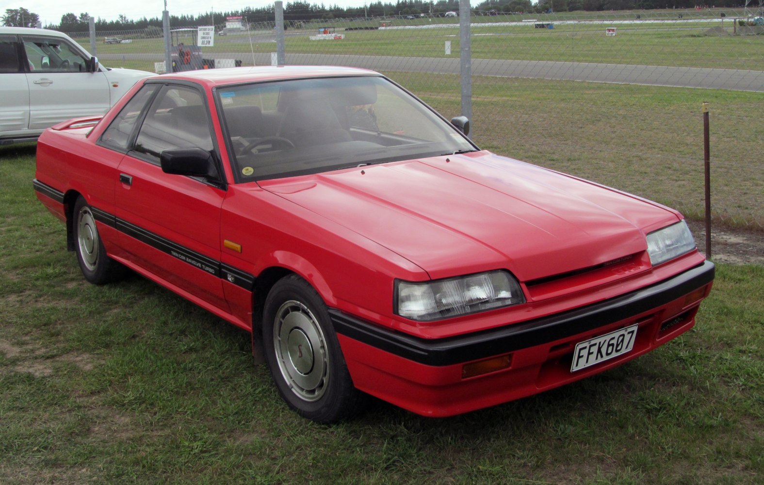 Nissan Skyline 2.0 i R6 24V Turbo 4WD (215 Hp)